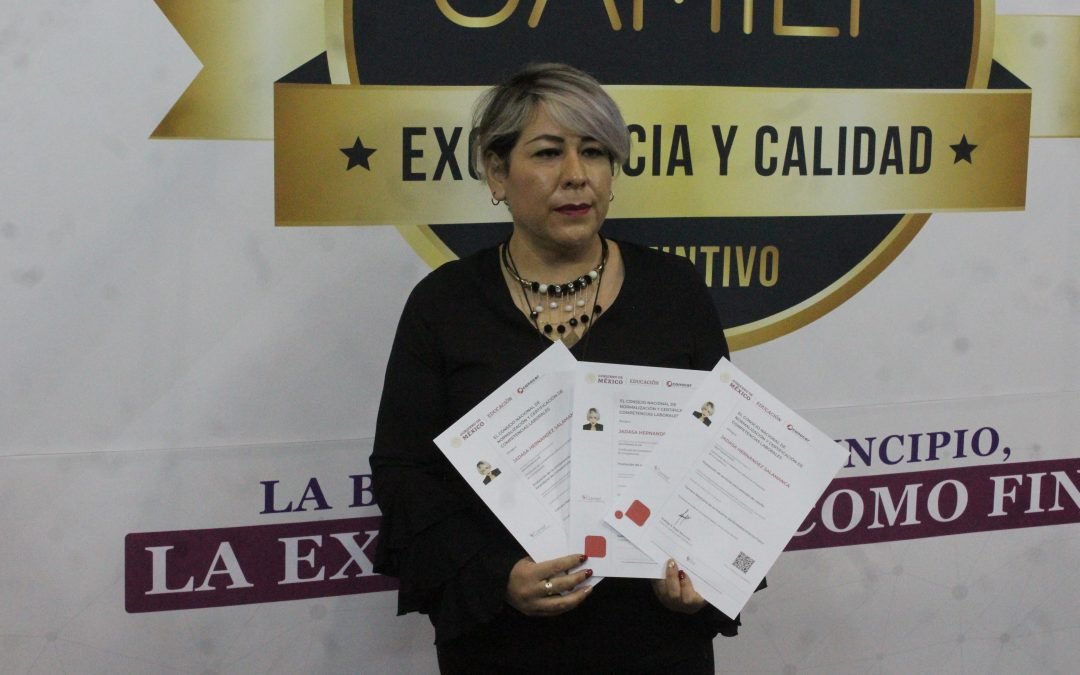 Hadassah Salam recibe certificación del CONOCER en Corte y Estilismo